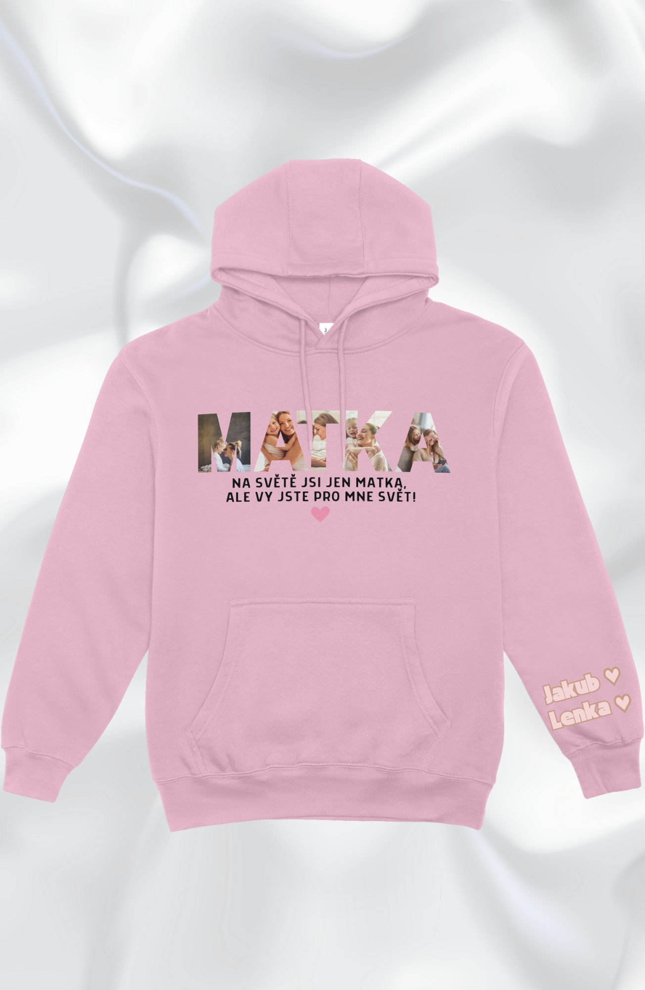 Mikina s kapucí s nápisem "MATKA"